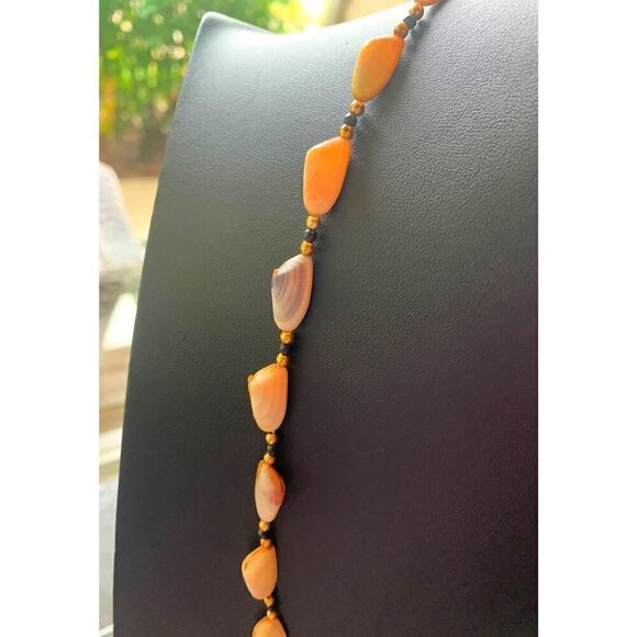 Vintage Lovely Whole Clamshell Necklace, in Gold and Black beads, Unmarked - Picture 2 of 3